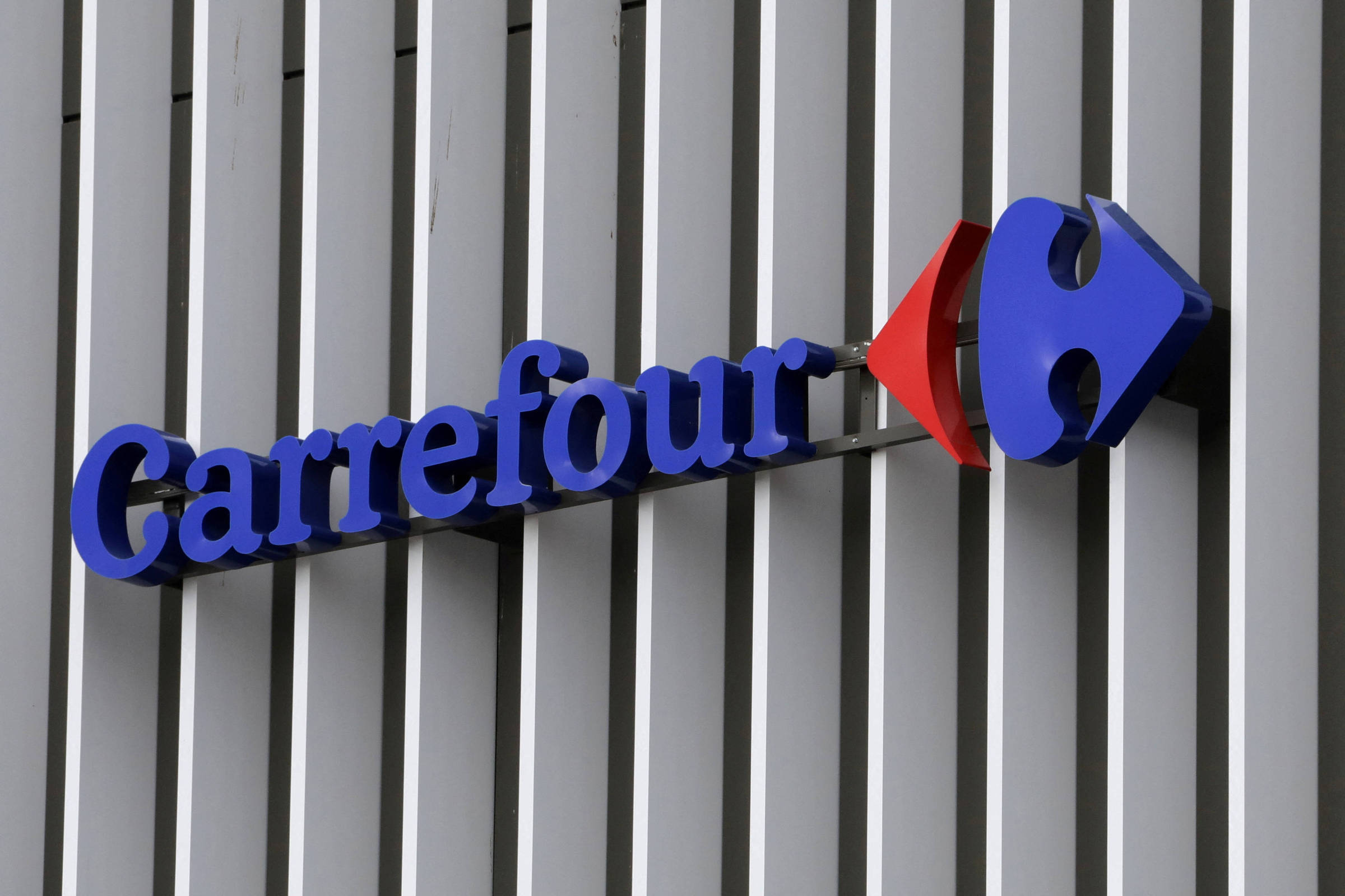Carrefour Brasil encerra capital aberto e se torna subsidiária da matriz francesa