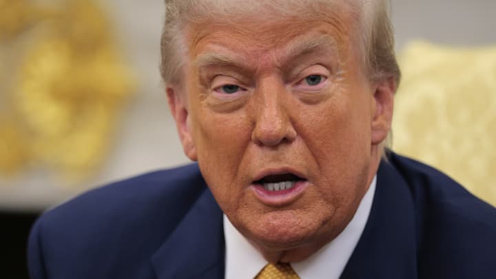 Trump se distancia de demissão de Powell e prevê saída do Fed em breve