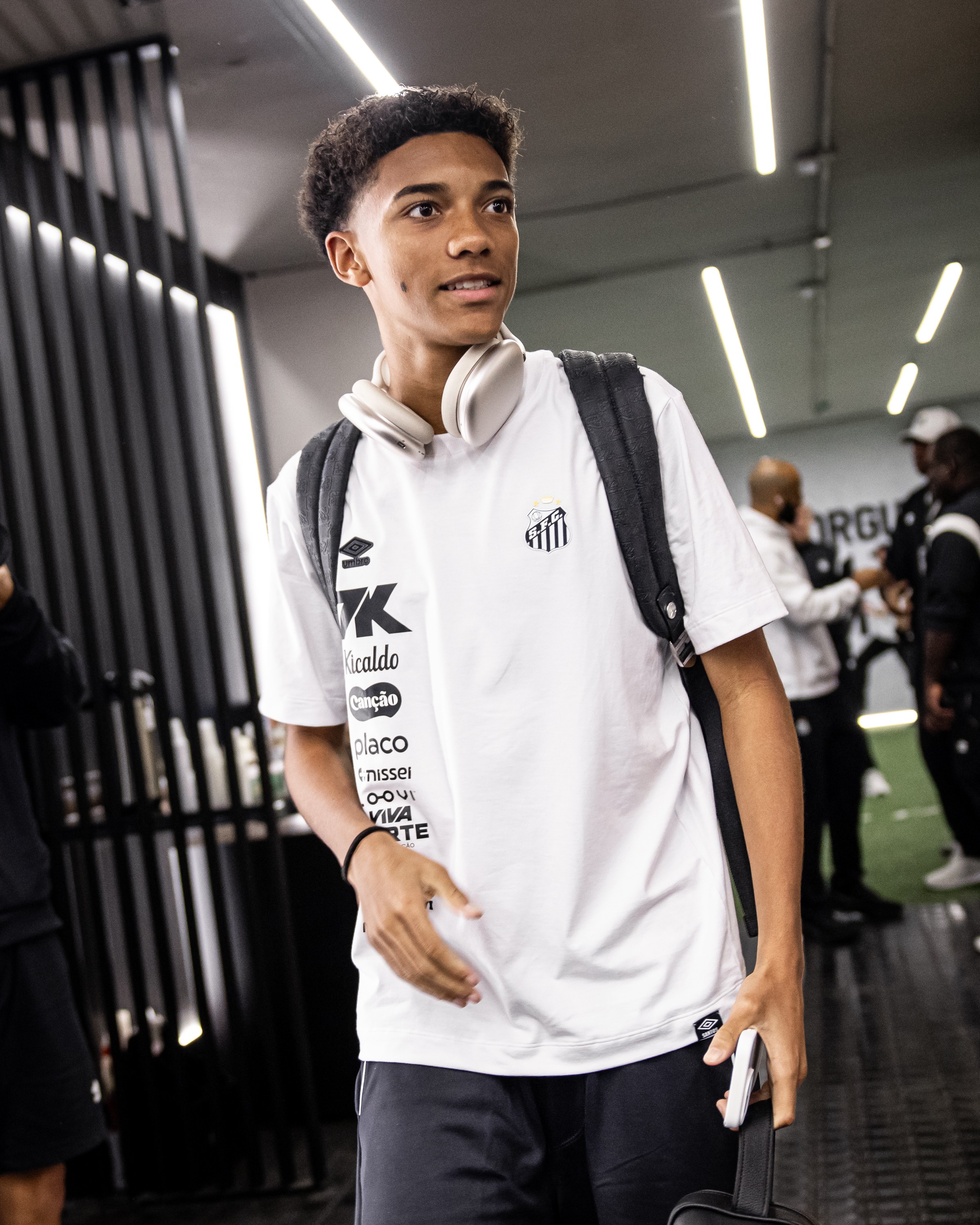 Santos prevê multa de R$ 644 milhões em novo contrato do projeto Robinho Jr