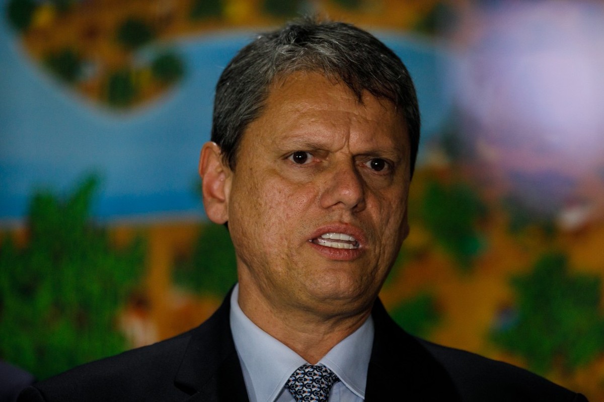 Centrão intensifica apoio a Tarcísio como candidato à presidência apesar de erros