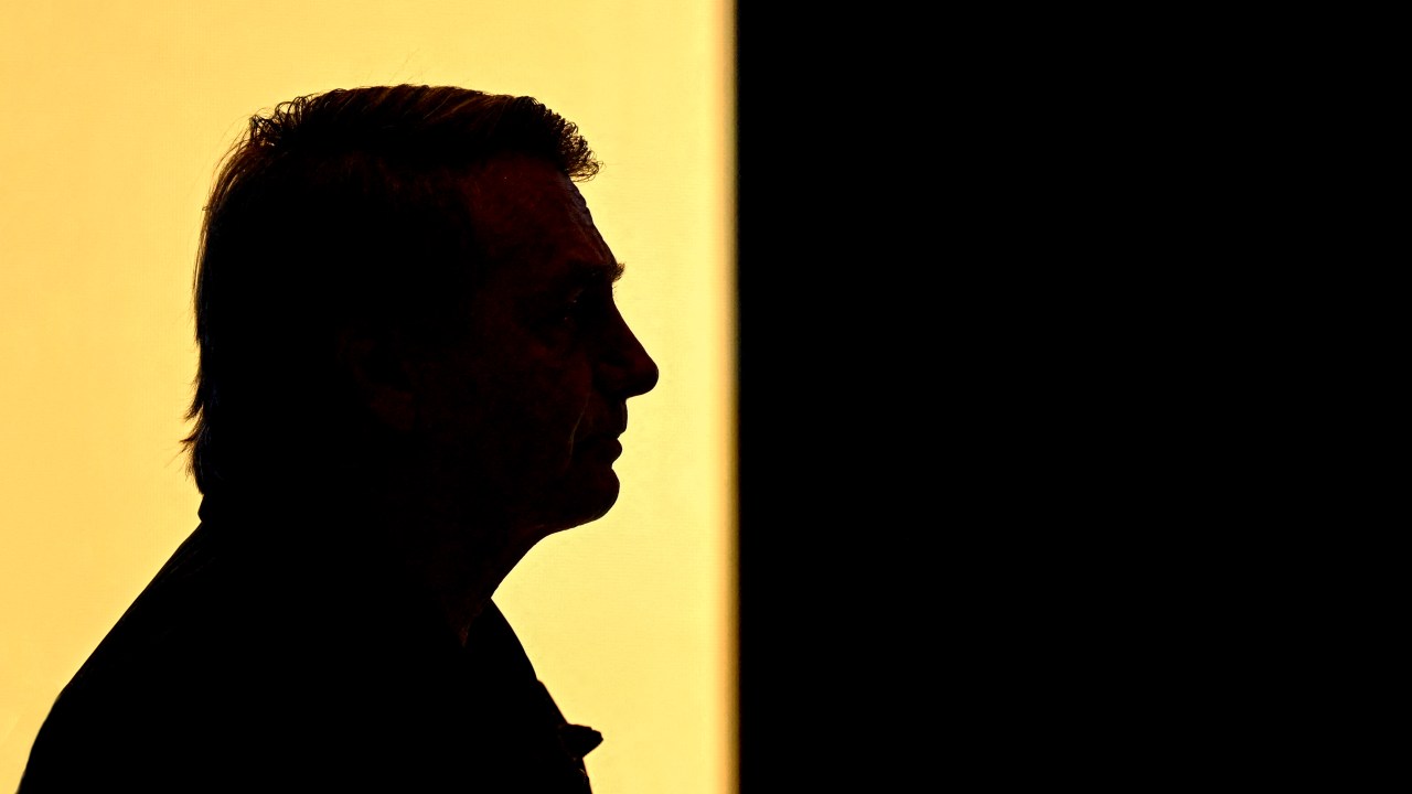 Prisão domiciliar de Bolsonaro intensifica crise política no Brasil