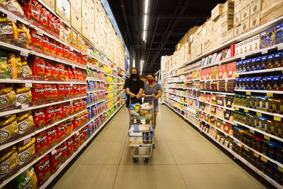 Supermercados: preços mais altos, frequência menor (Foto: Maria Isabel Oliveira / Agência O Globo)