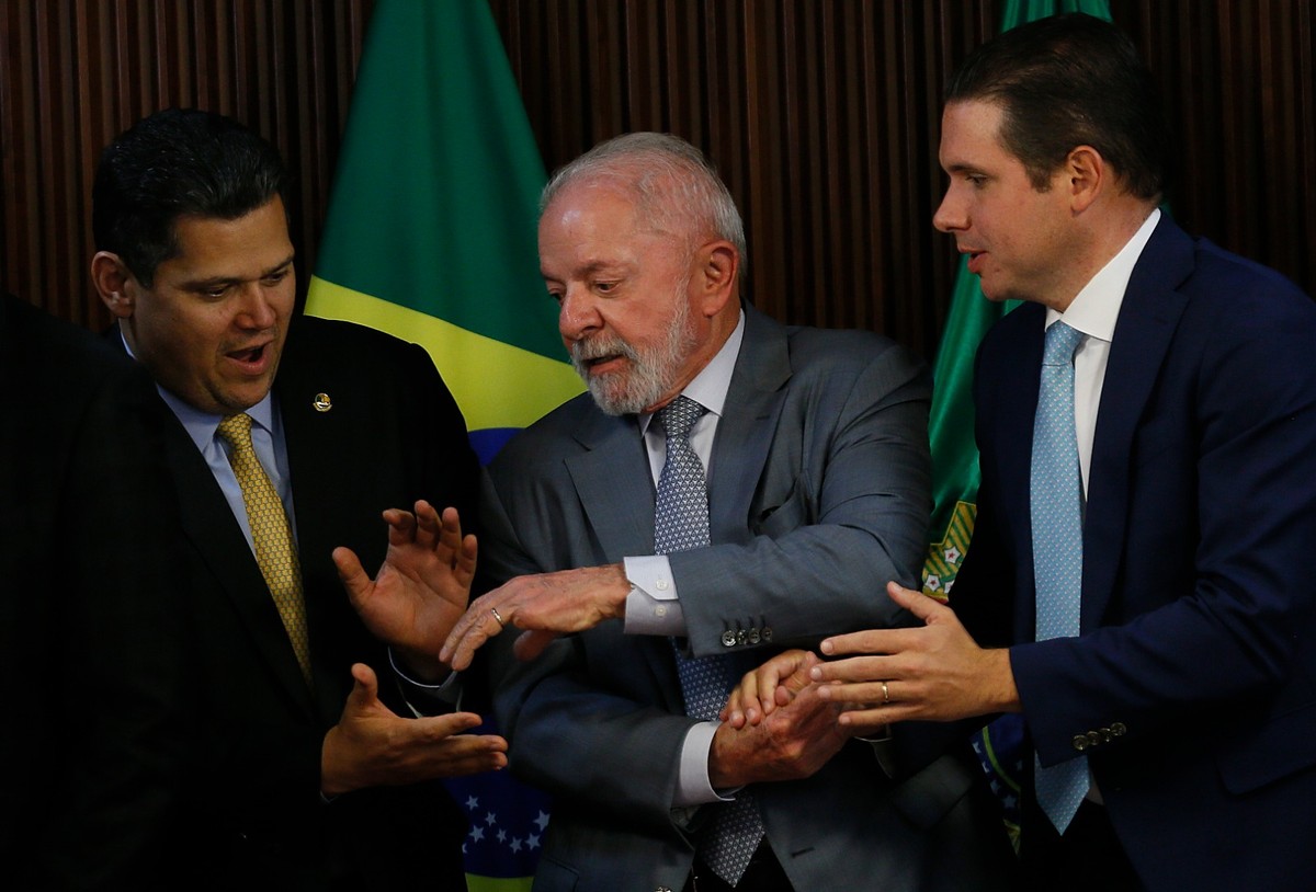 Lula decide sobre veto ao aumento do número de deputados até esta quarta-feira