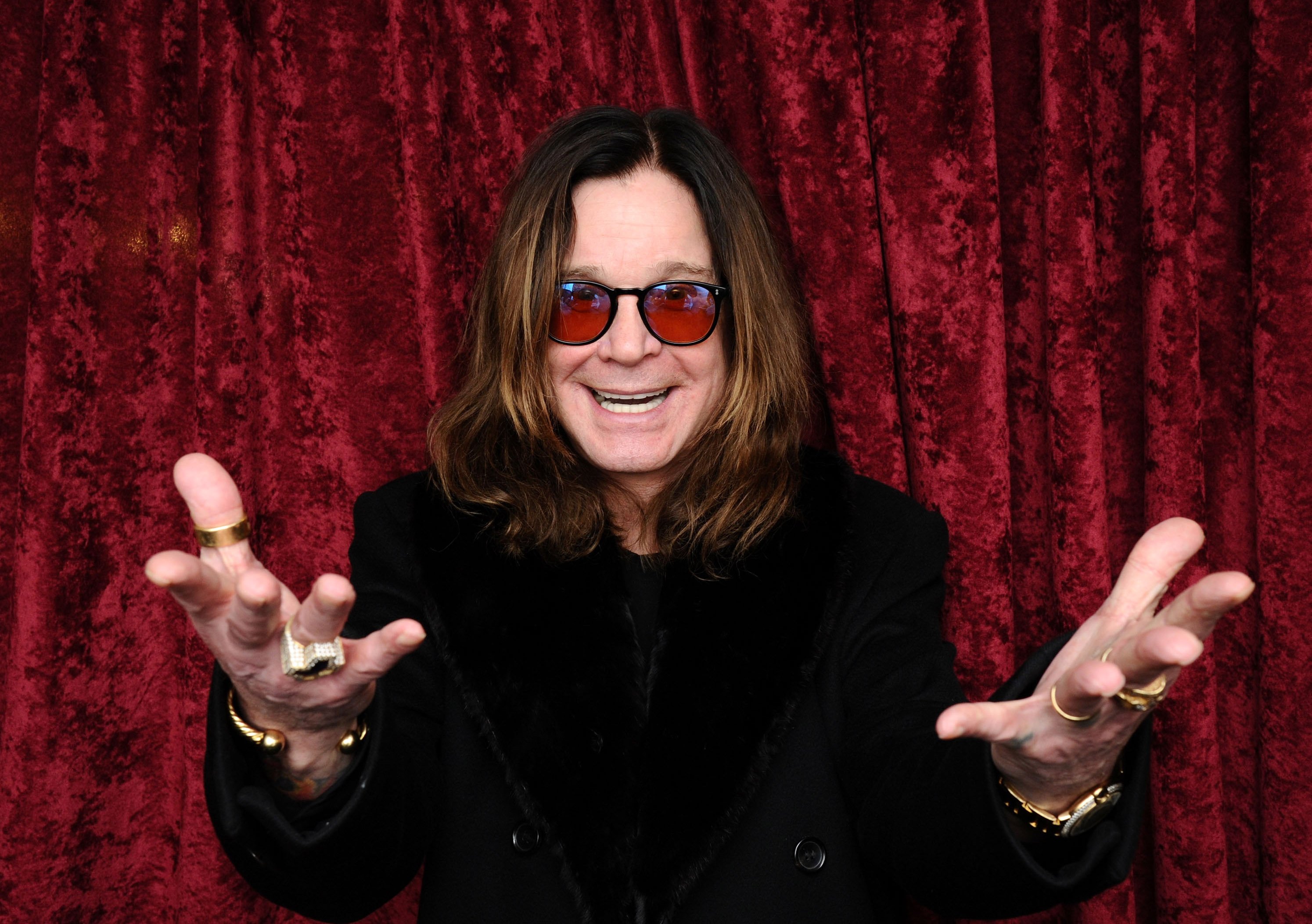 Itens de Ozzy Osbourne são leiloados e alcançam preços impressionantes