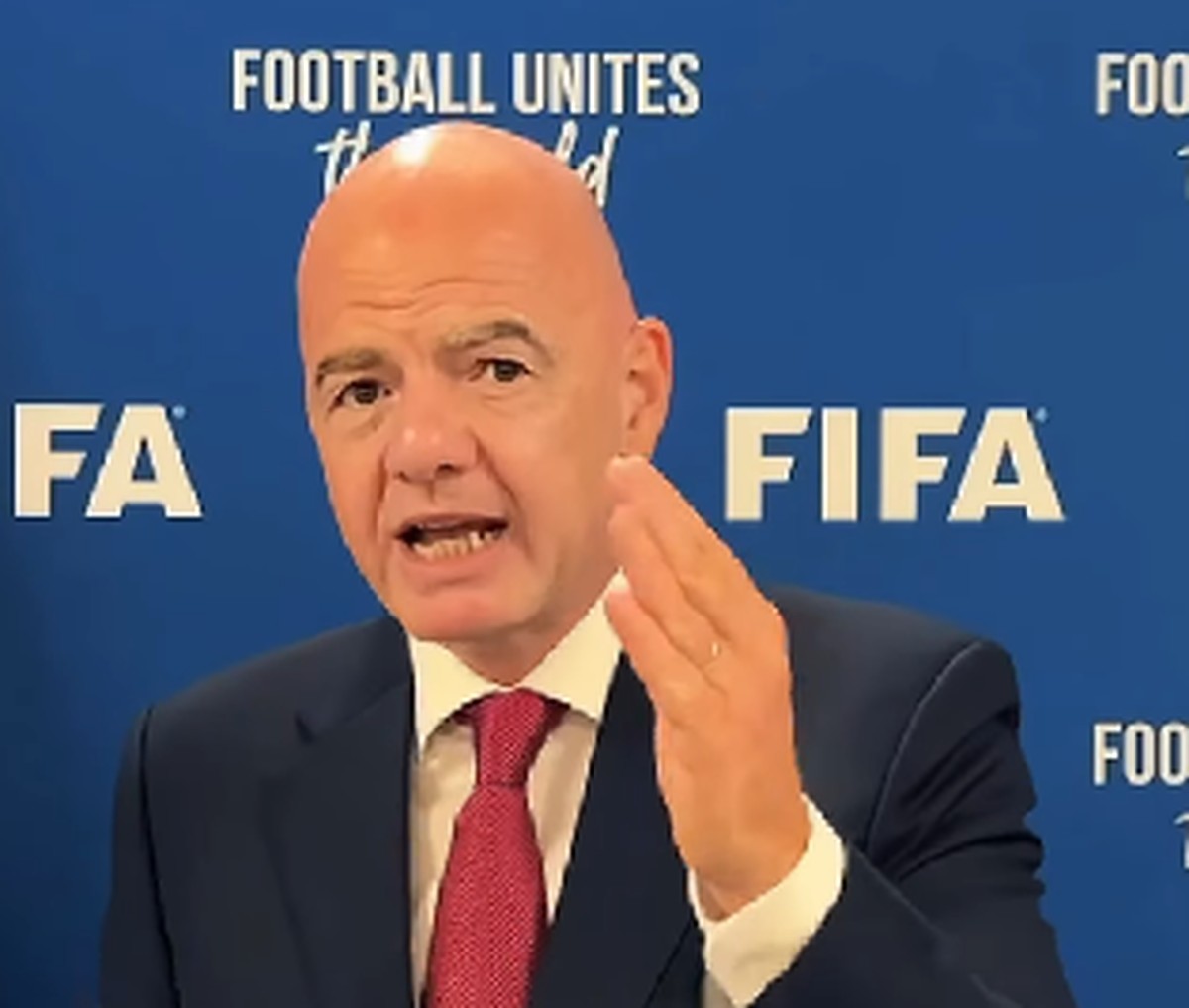 Fifa reconhece O GLOBO pelos 100 anos e destaca sua importância no futebol brasileiro