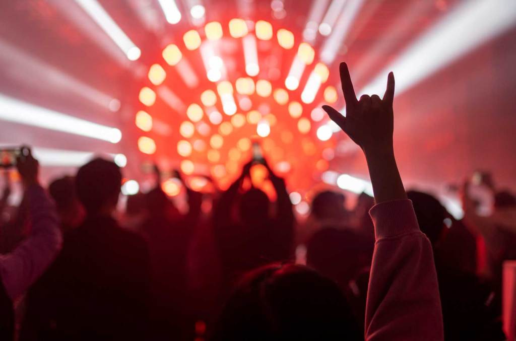 Descubra onde encontrar os melhores ingressos baratos online para shows, turnês e festivais, incluindo ofertas que podem economizar até R$ 300,00 em compras. (Foto: Reprodução)