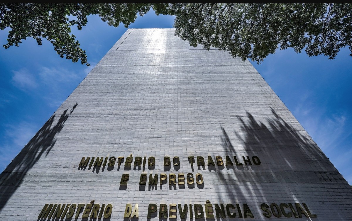 Relatos de fraudes no INSS circulam nas redes sociais desde 2019 sem resposta governamental