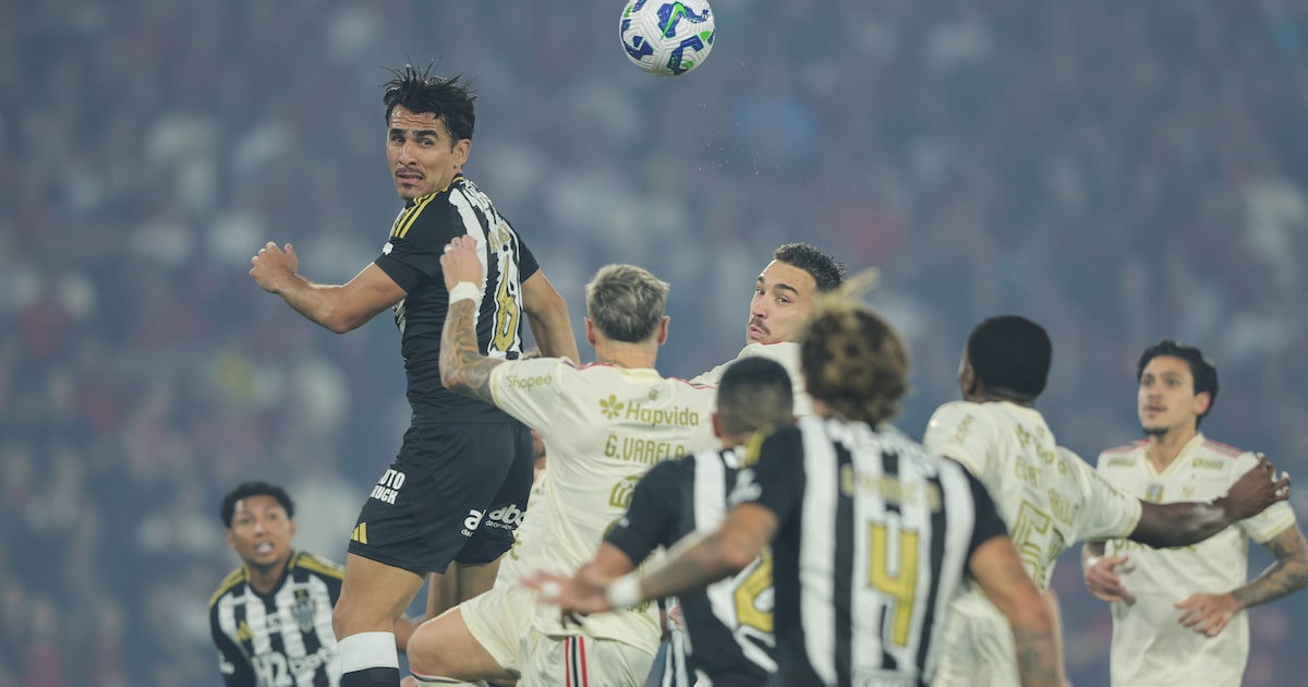 Flamengo tem estreias apagadas e perde para o Atlético-MG no Maracanã