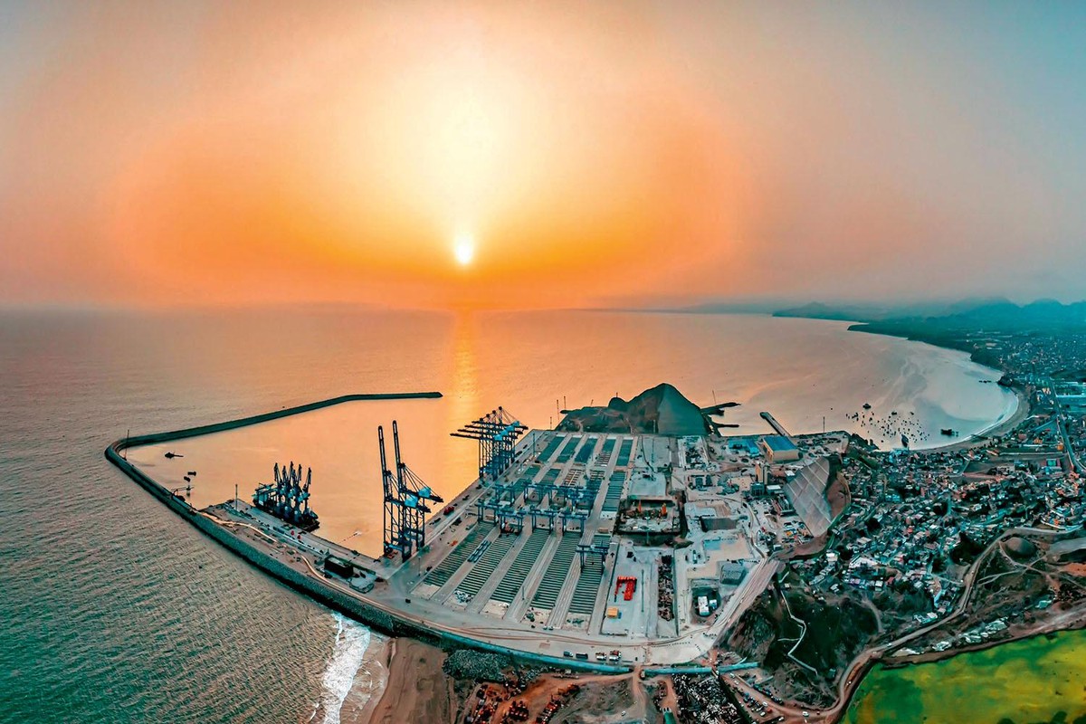 O complexo portuário de Chancay, 60 quilômetros ao norte de Lima (Peru) (Foto: Cosco/Divulgação)