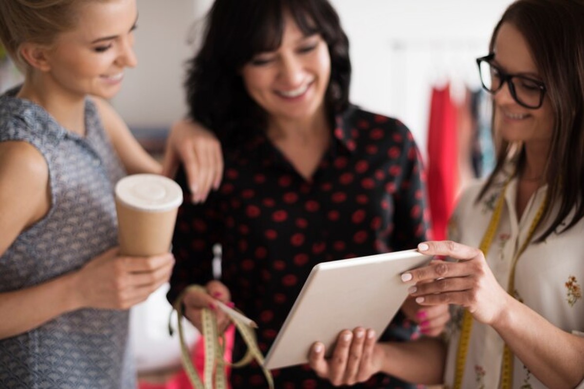 Em homenagem ao Mês das Mães, reunimos histórias inspiradoras de três empresárias brasileiras que conciliam maternidade e liderança, além de compartilharem dicas valiosas para quem deseja trilhar o mesmo caminho. (Foto: Freepik)