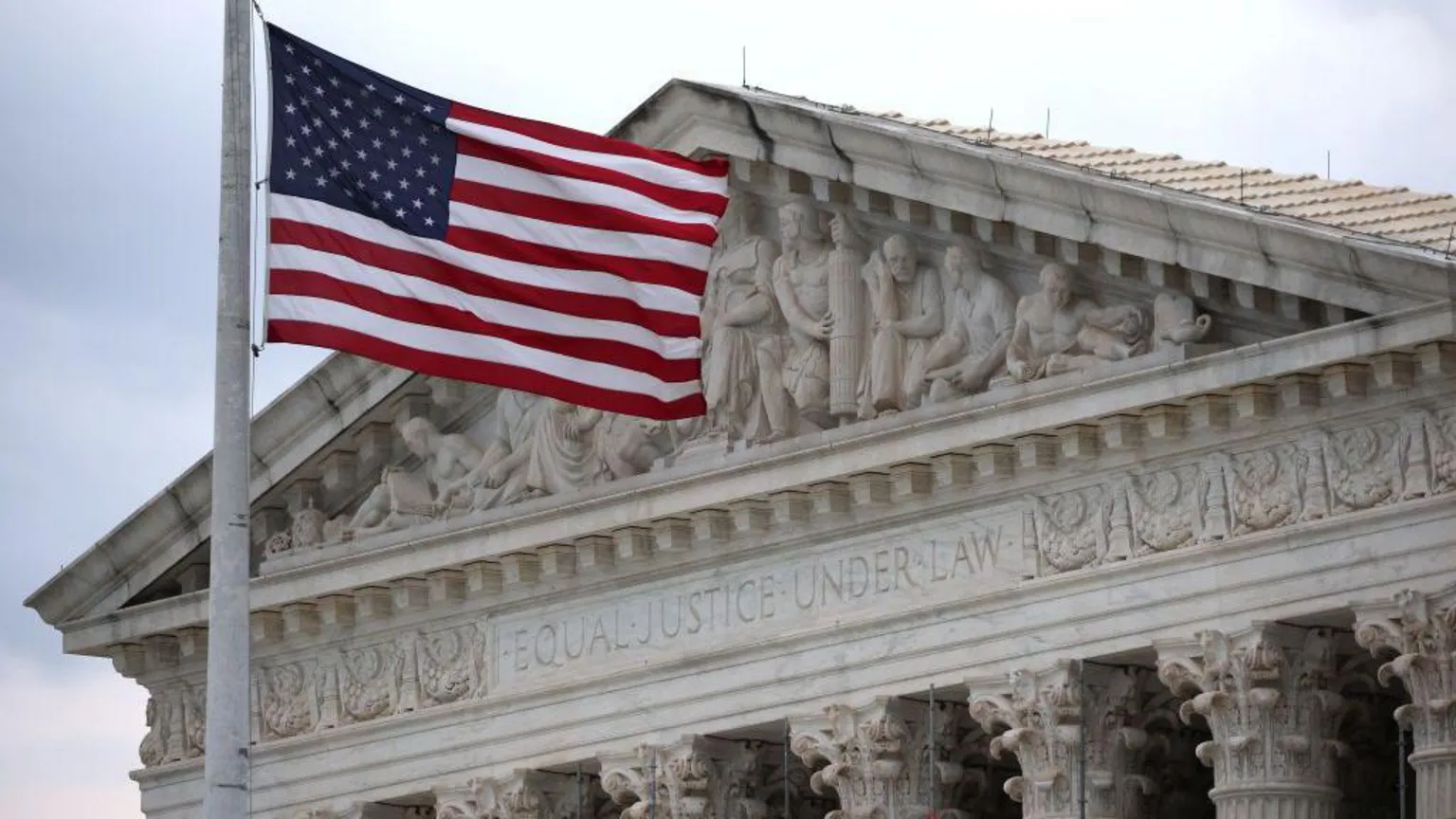 Suprema Corte dos EUA mantém lei do Texas que exige verificação de ID em sites pornográficos