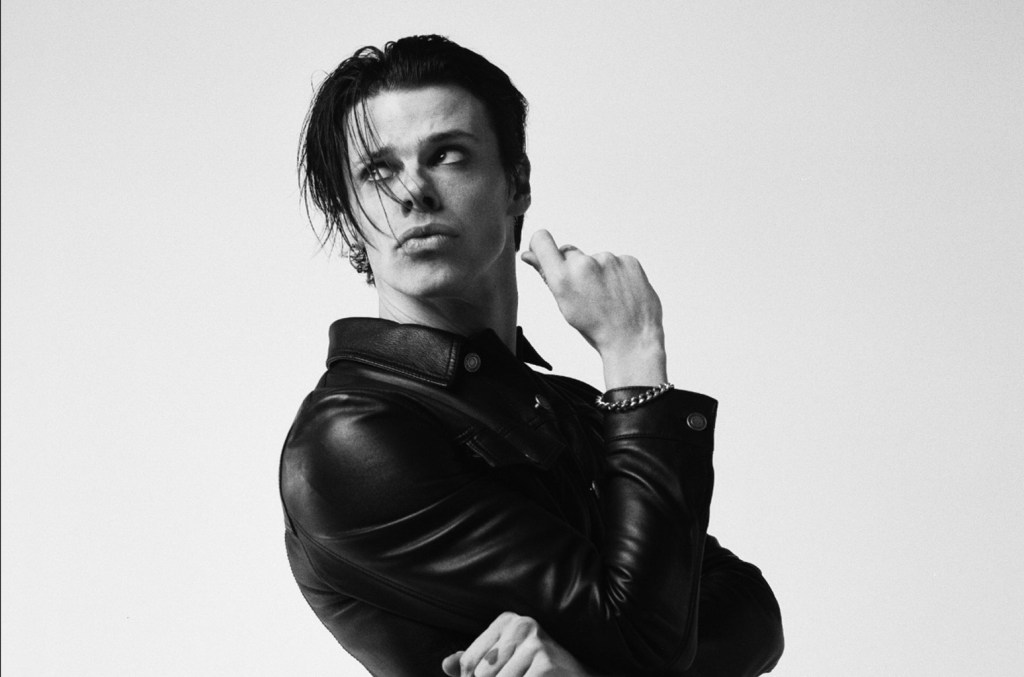 Yungblud afirma que ser pansexual amplia suas possibilidades de expressão