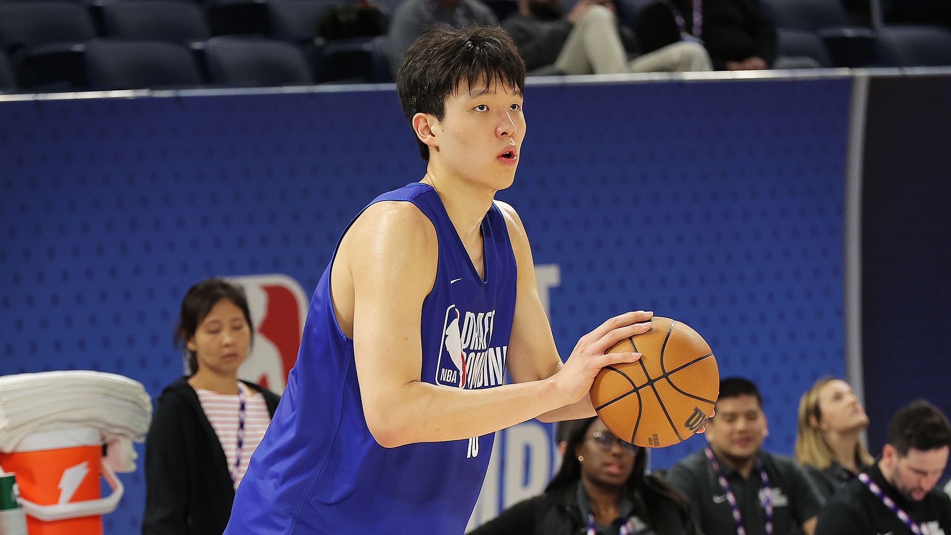 Yang Hansen se destaca no draft da NBA e busca seu espaço como centro promissor