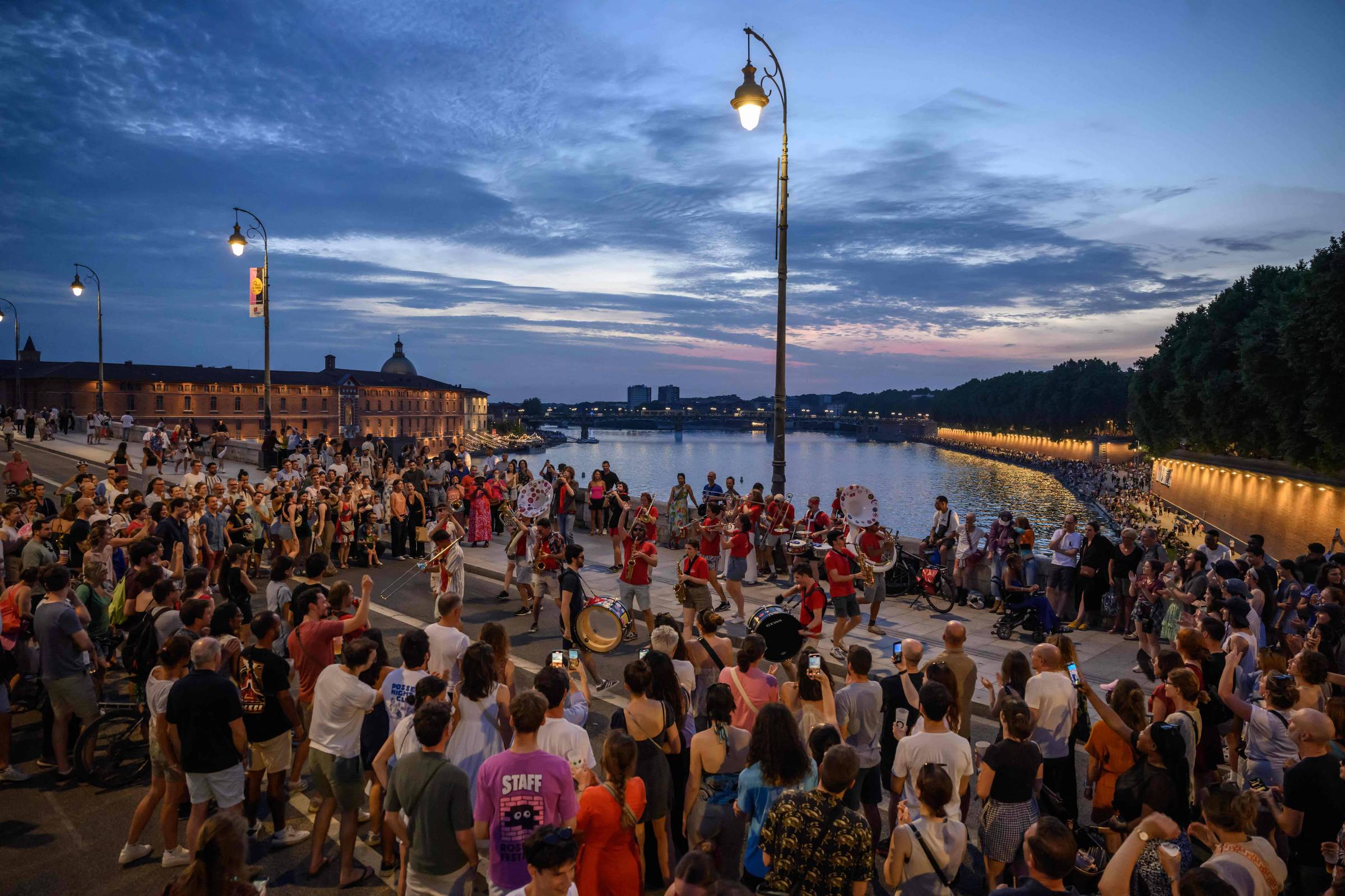 Quase 150 pessoas são agredidas com agulhas em festival de música na França