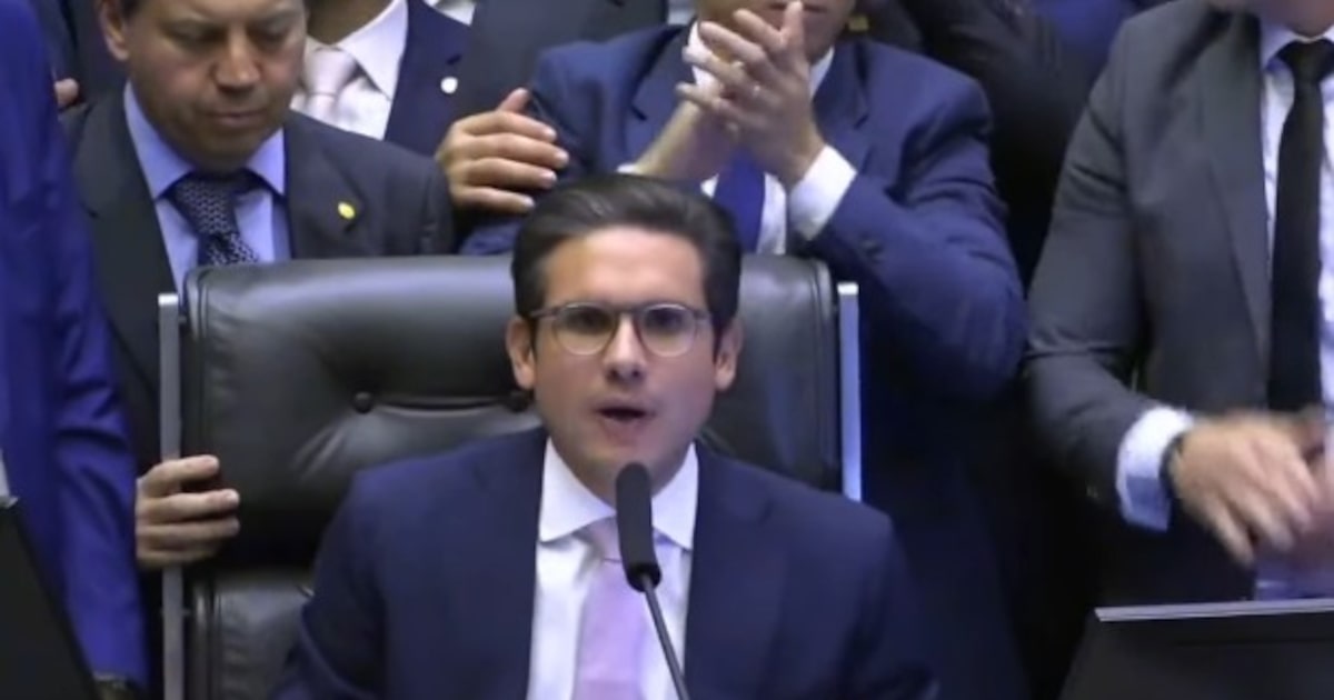 Câmara retoma presidência com Hugo Motta após obstrução da oposição