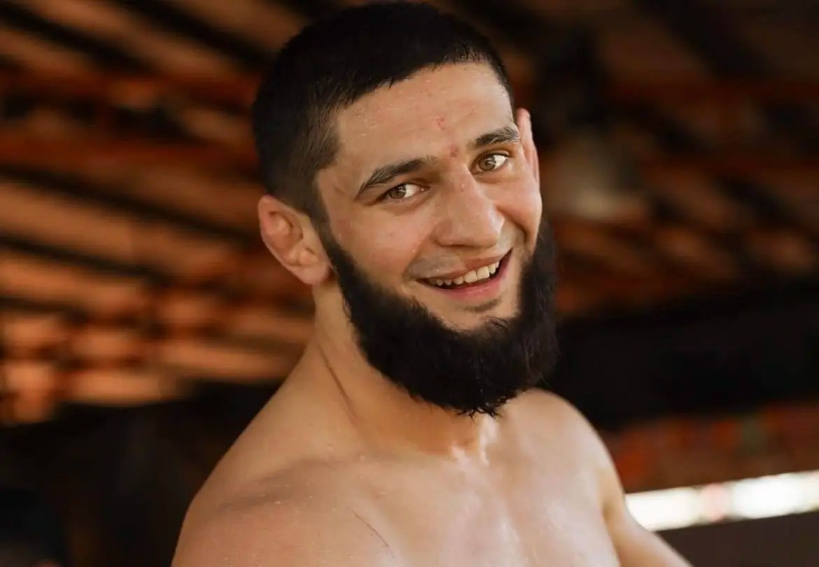Khamzat Chimaev vai disputar pela primeira vez o título do UFC. (Foto: Reprodução/Instagram @khamzat_chimaev)