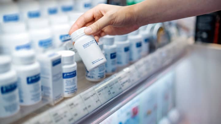 Indústria farmacêutica se mobiliza após ameaça de tarifa de 200% de Trump