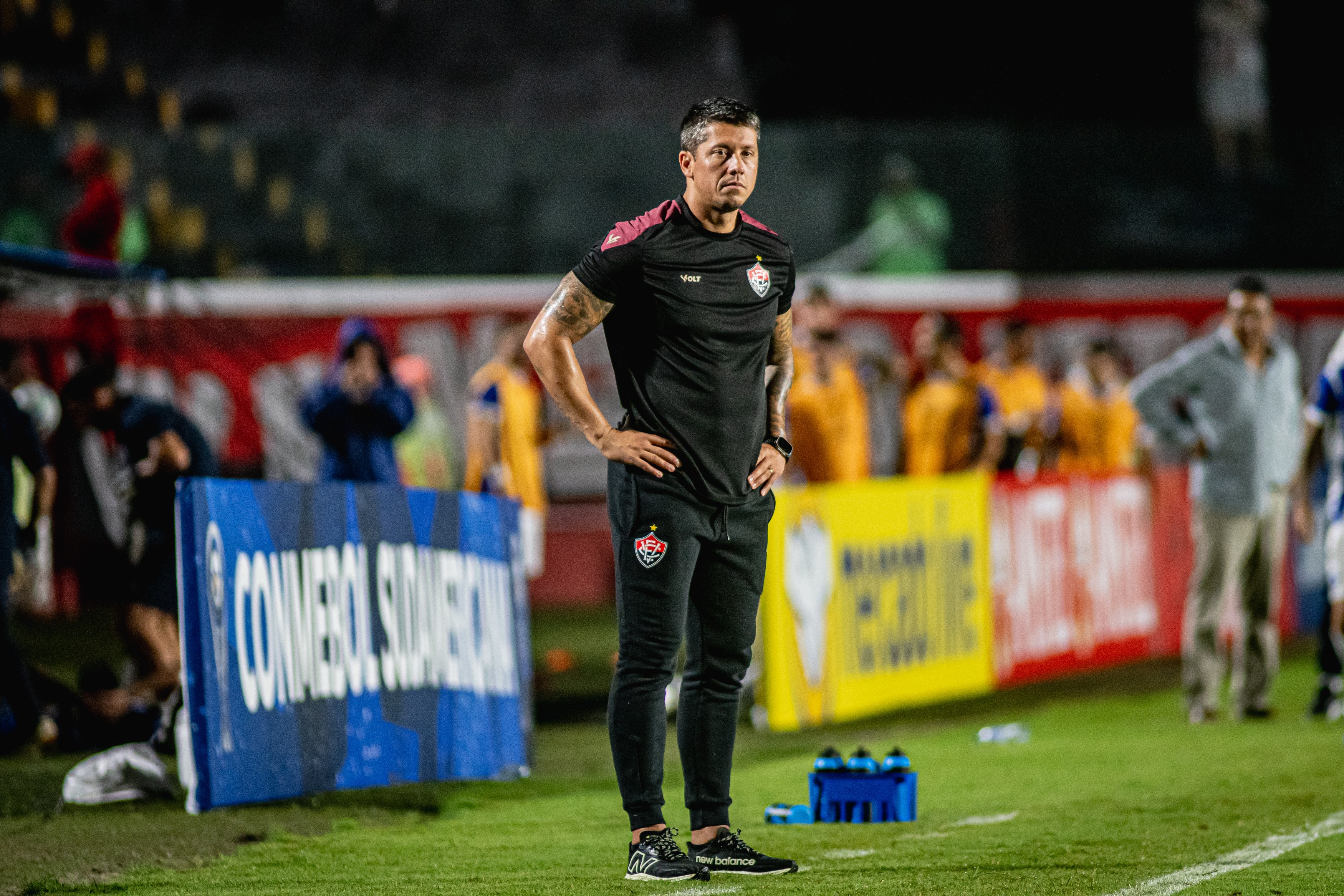 Vitória anuncia demissão de Thiago Carpini após queda na Copa do Nordeste
