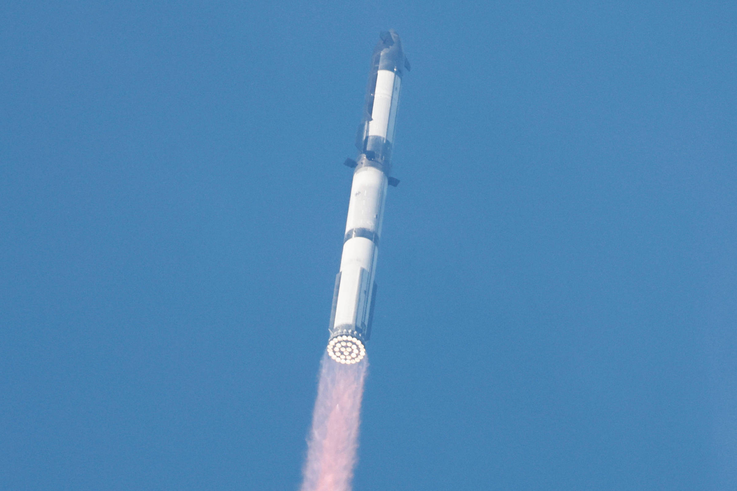 SpaceX enfrenta desafios com Starship enquanto Nasa planeja missão lunar em 2027