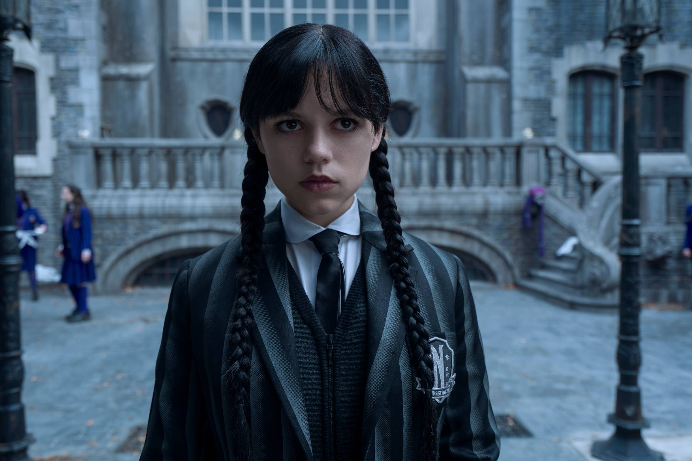 'Wandinha' retorna para enfrentar desafios e o peso do sucesso na nova temporada