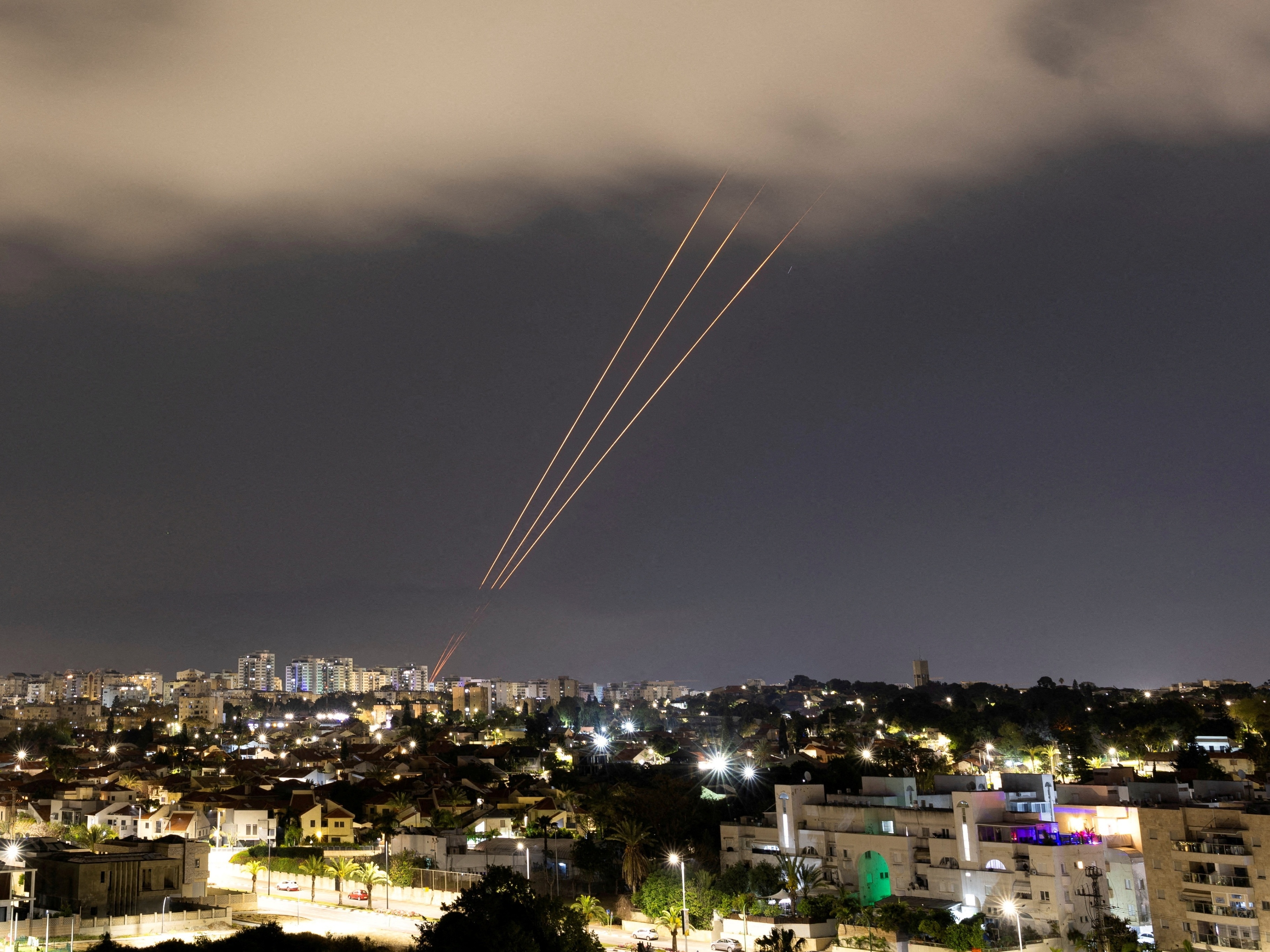 Irã avança em tecnologia para superar Domo de Ferro de Israel com novos mísseis