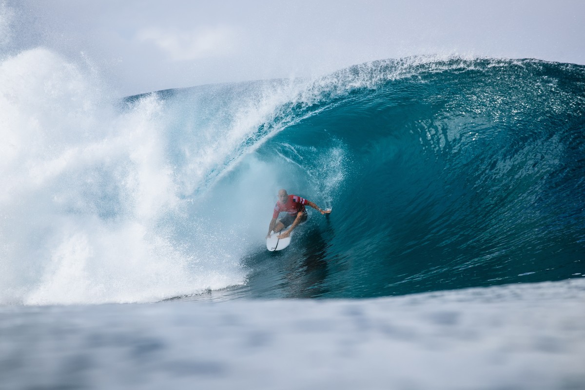 Surfista campeão brilha em evento de surfe na Faria Lima
