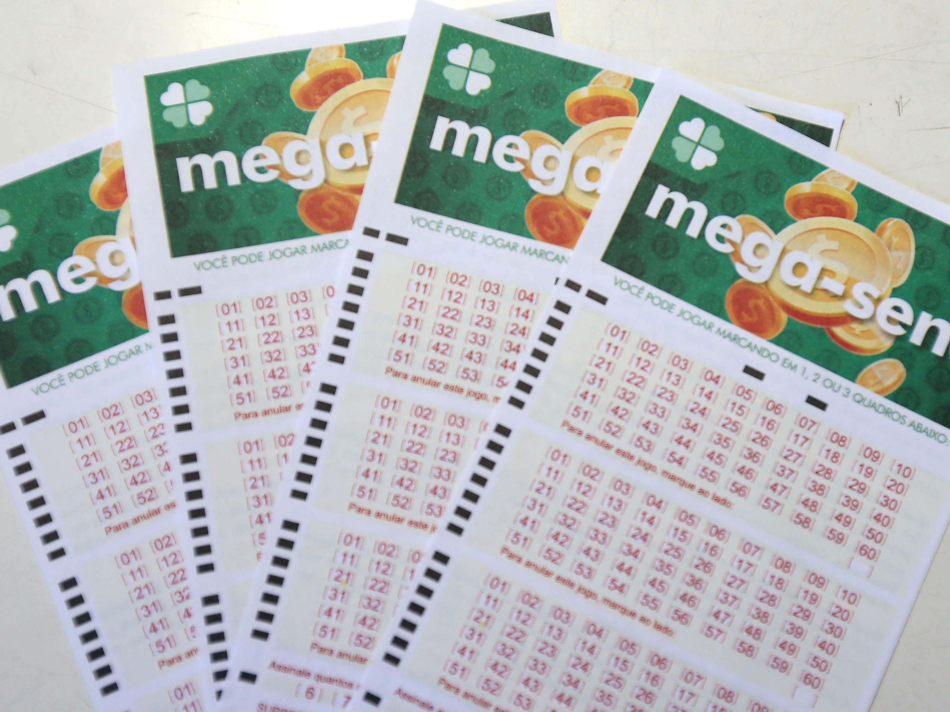 Mega-Sena sorteia R$ 3,4 milhões; veja os números sorteados neste sábado