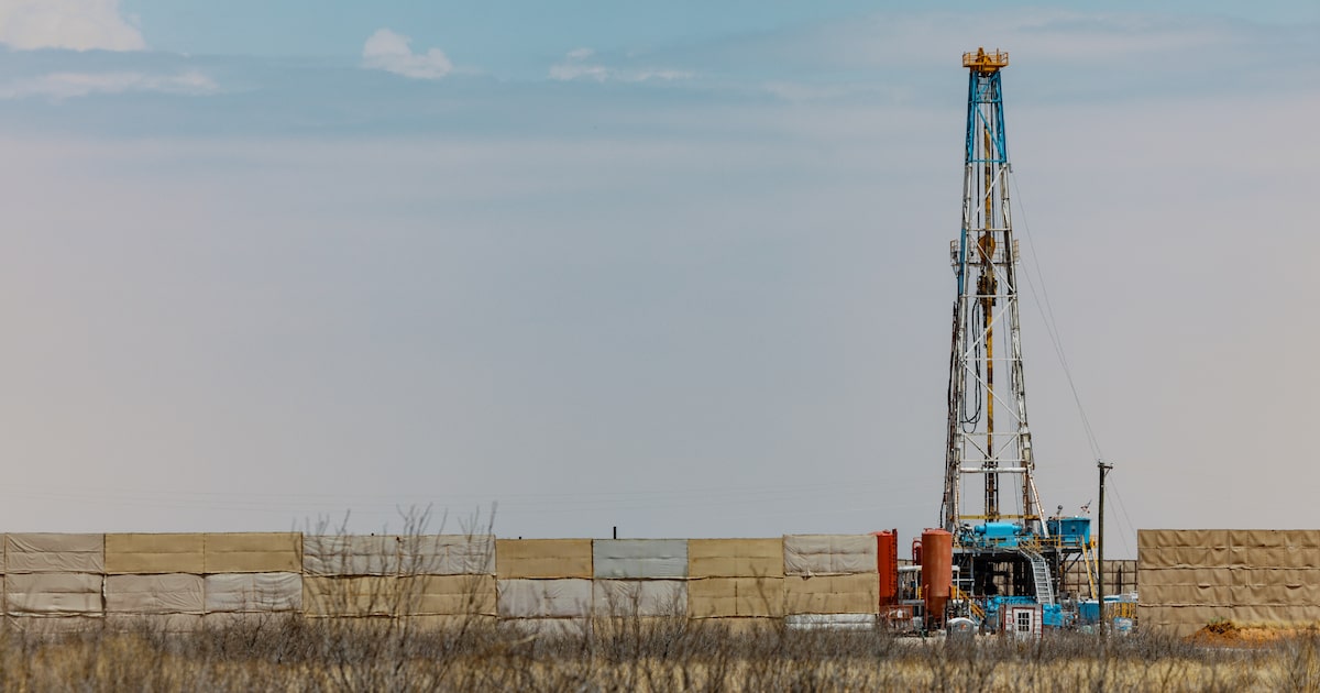 Os EUA são responsáveis por dois em cada dez barris de petróleo bombeados em todo o mundo (Foto: Jordan Vonderhaar/Bloomberg)