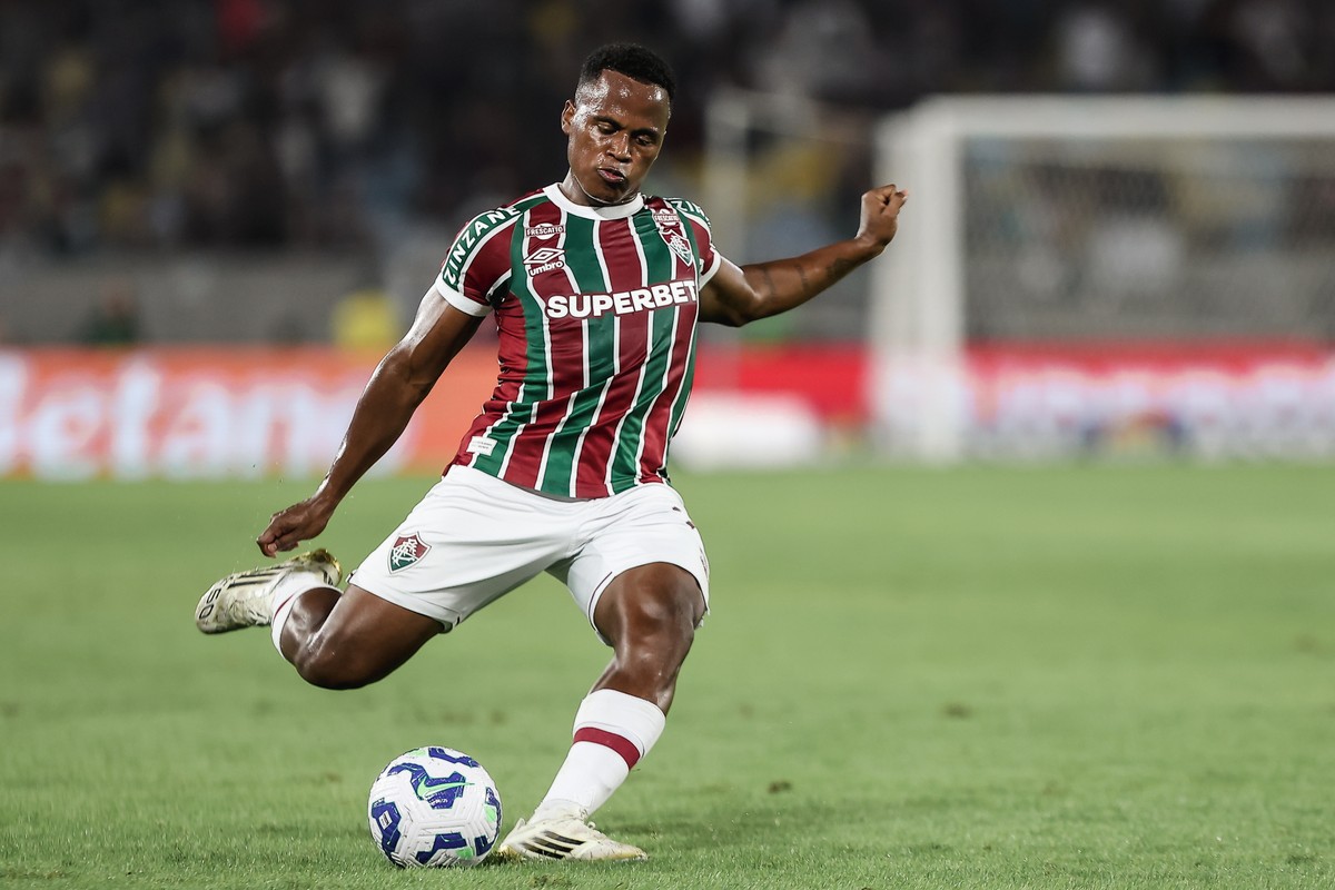 Arias deixa o Fluminense e assina contrato de quatro anos com o Wolverhampton