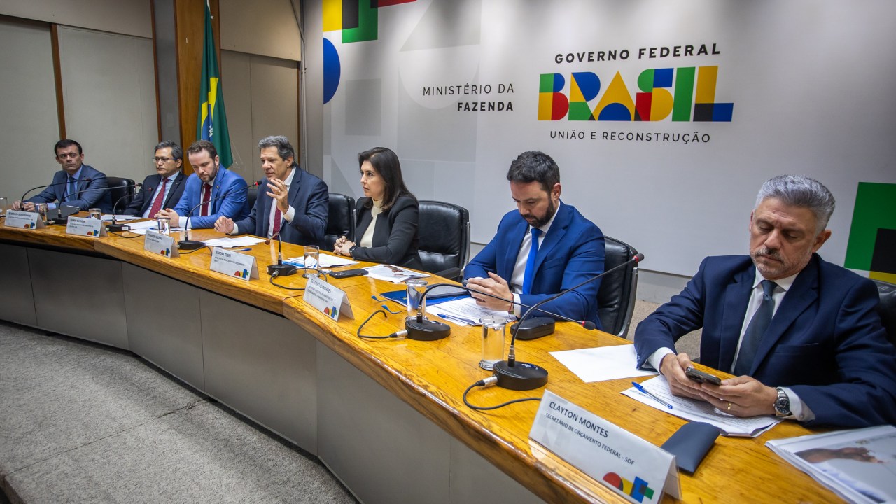 Governo aumenta arrecadação com IOF e eleva gastos em 2026
