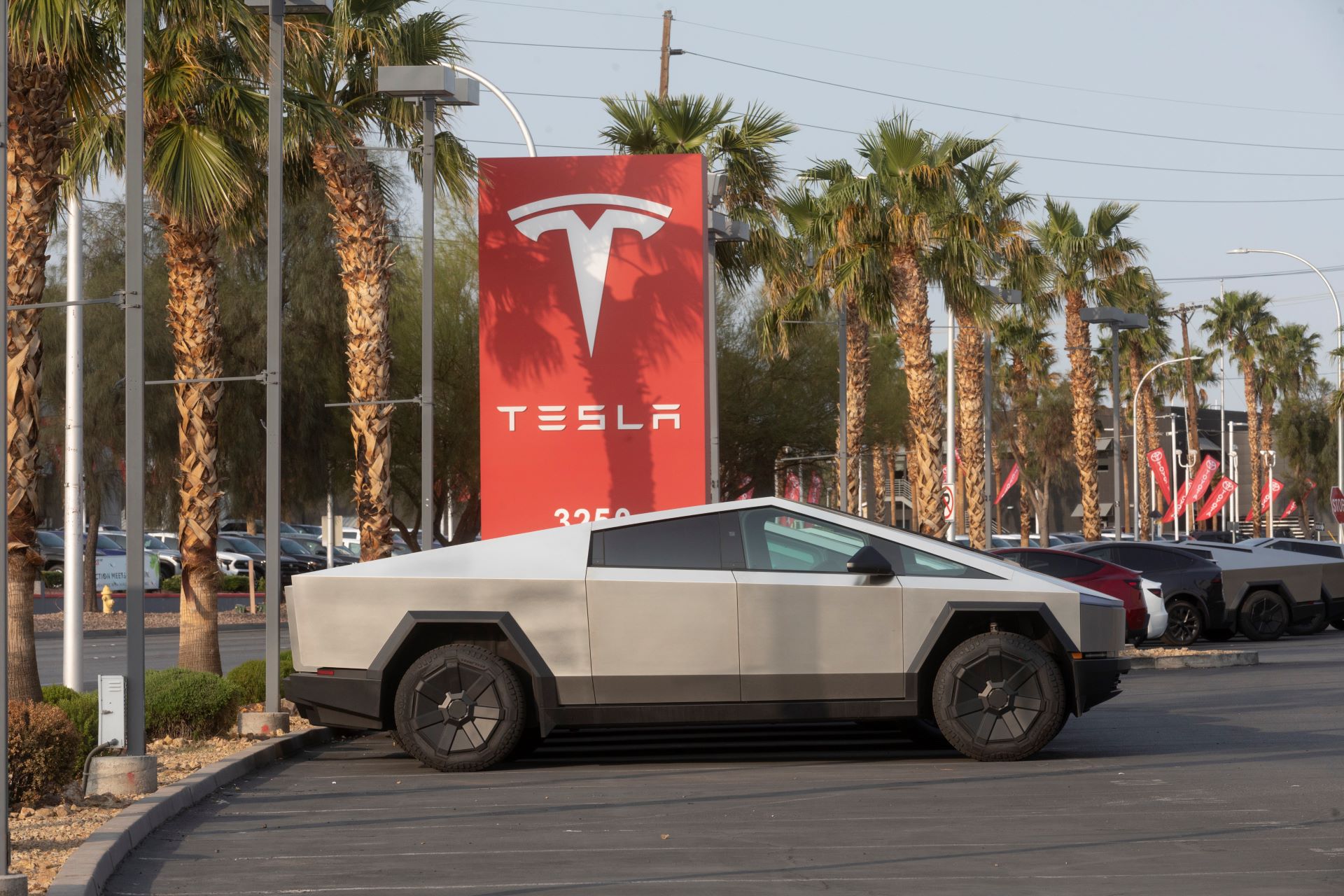 Tesla deve anunciar reunião anual de acionistas antes do prazo final de 13 de outubro