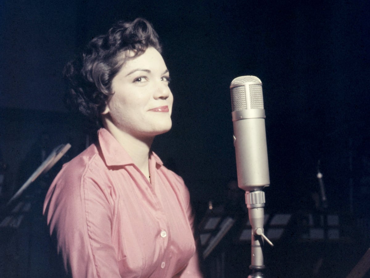 Connie Francis, ícone da música americana, morre aos 87 anos