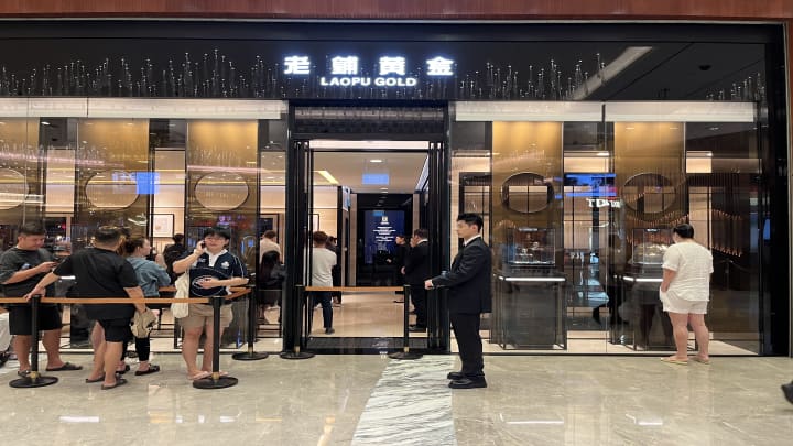 Joalheiro chinês desafia Cartier com técnicas tradicionais em Singapura