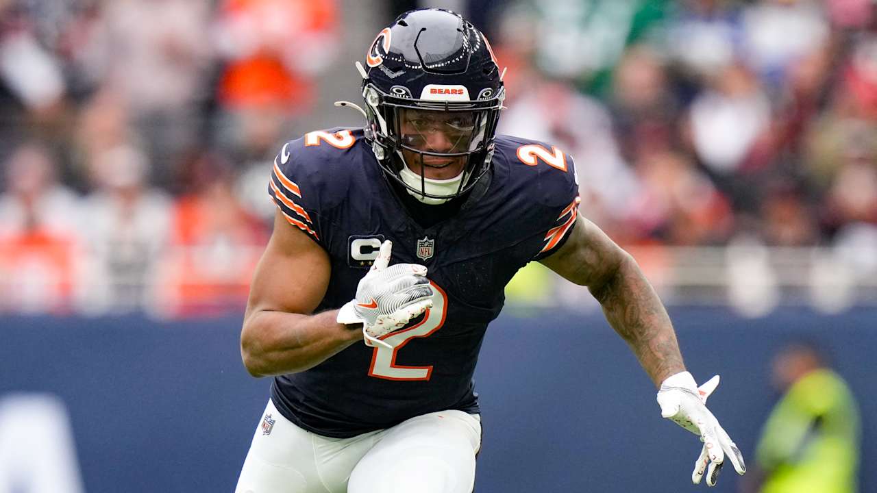 DJ Moore treina como corredor no ataque dos Bears