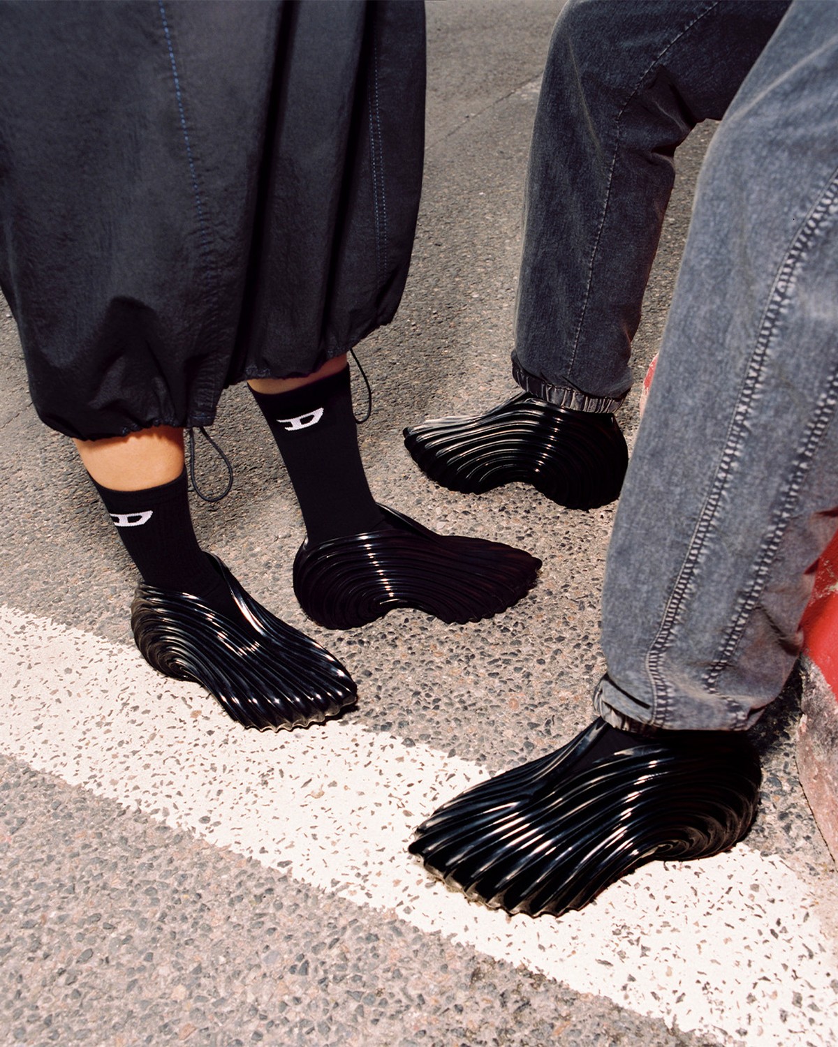 Ugly shoes se tornam tendência e movimentam bilhões no mercado de calçados