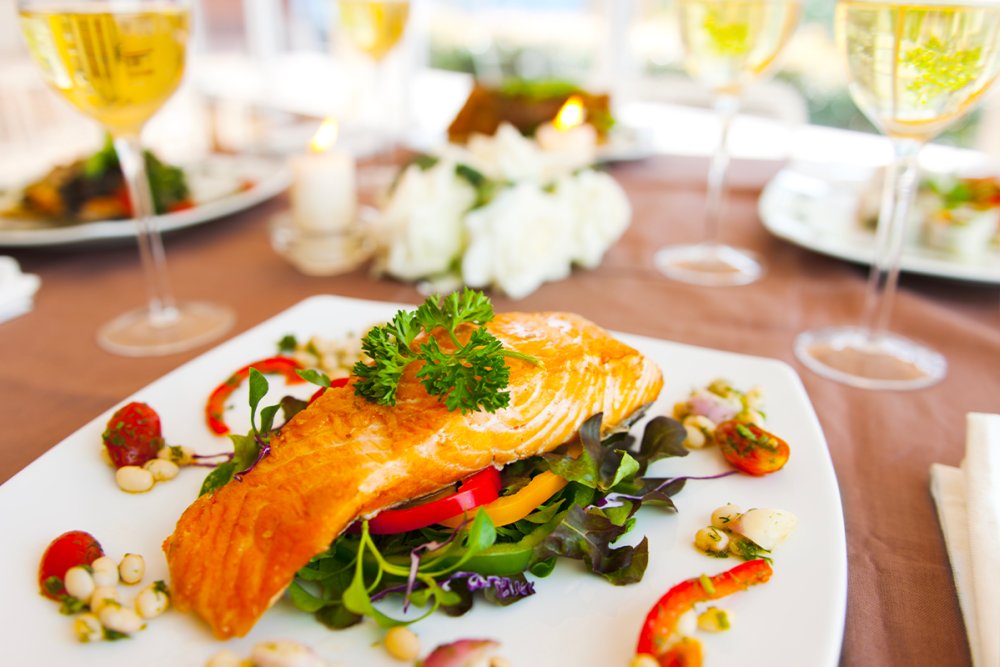 Quarenta vinhos que harmonizam perfeitamente com pratos de peixe, segundo especialistas