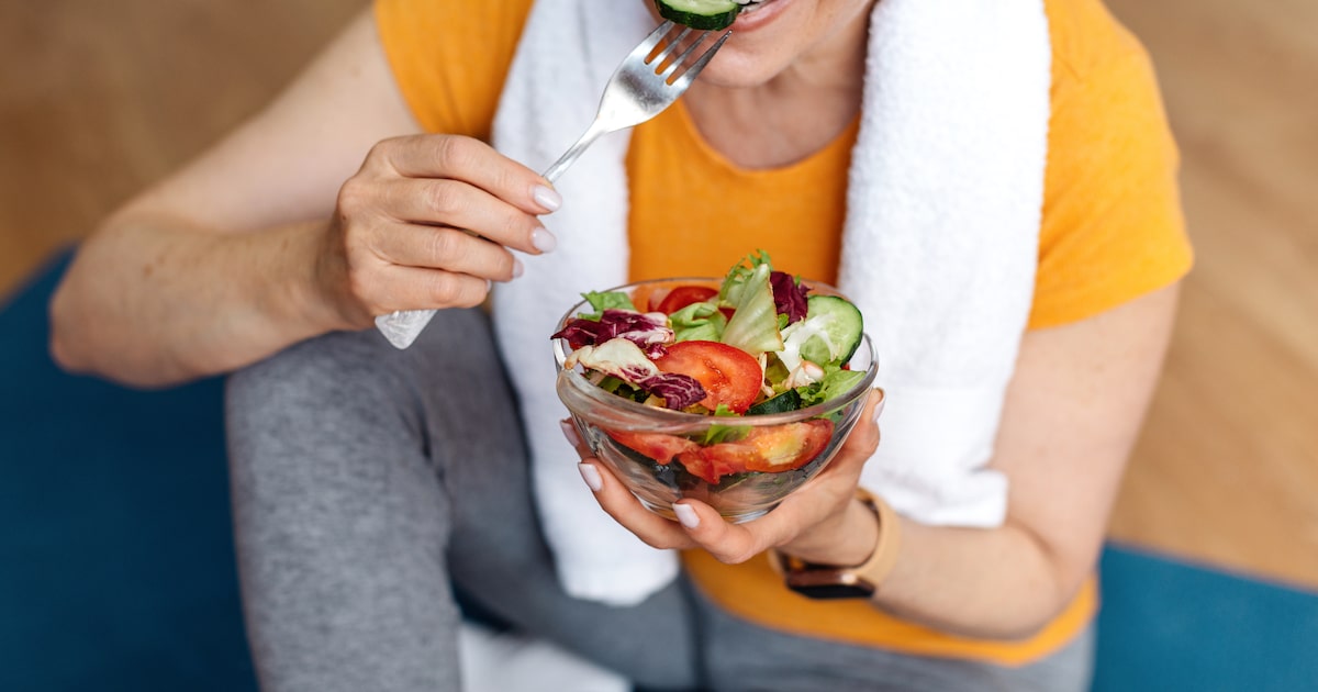 A alimentação aliada dos músculos vai além do consumo de proteínas, envolvendo também a ingestão de vegetais, sementes e oleaginosas. (Foto: Prostock-studio/Adobe Stock)