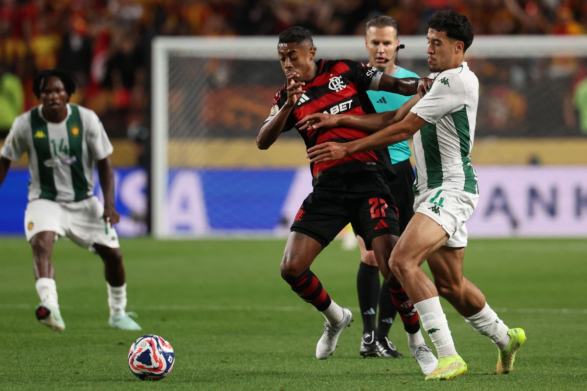 Bruno Henrique elogia estilo ofensivo do Chelsea em análise do confronto