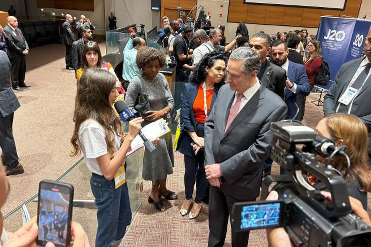 Estudantes do Rio de Janeiro cobrem reunião de chanceleres do BRICS no Itamaraty
