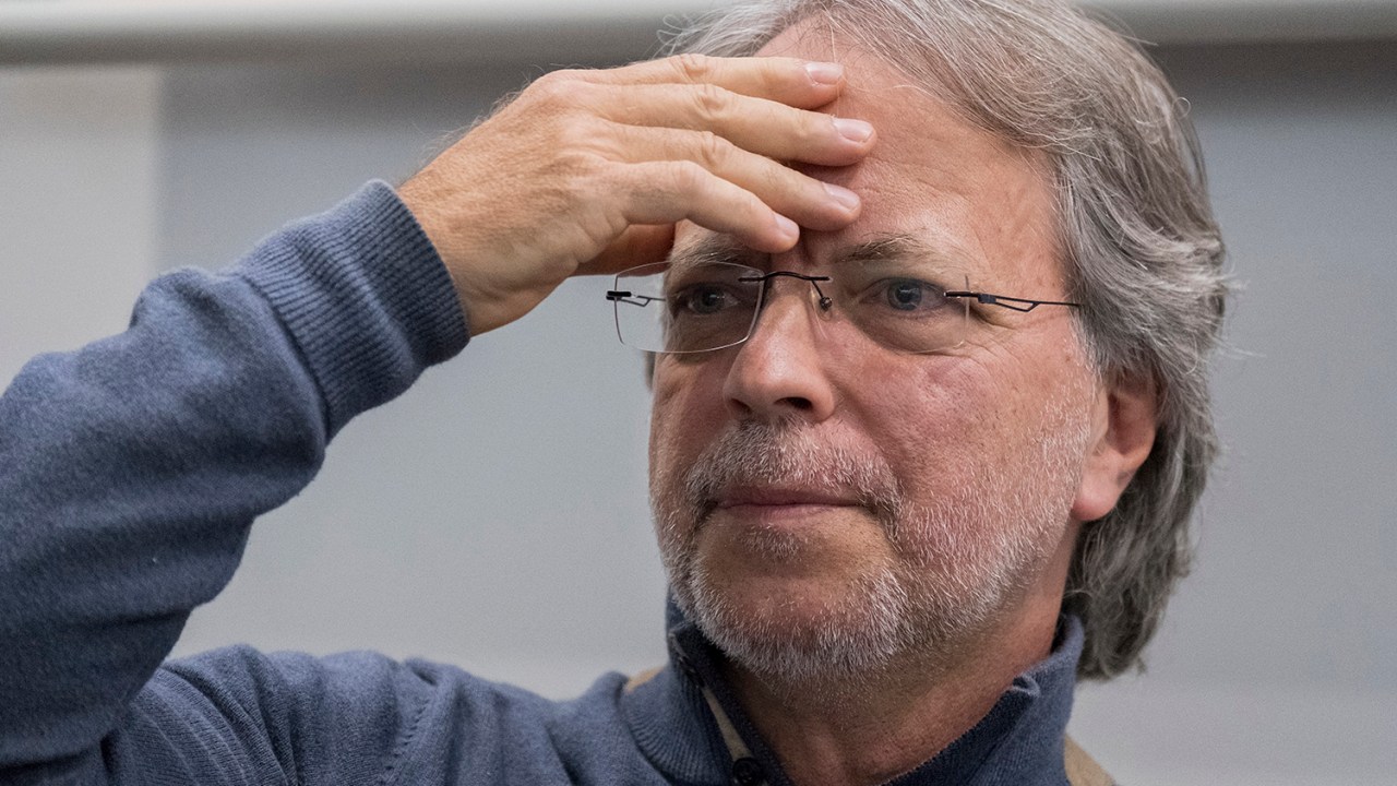 Mia Couto reflete sobre masculinidade e sua geração em evento no Rio