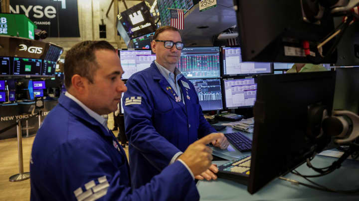 Ações se recuperam e geram lucro após queda nas vendas de resultados financeiros