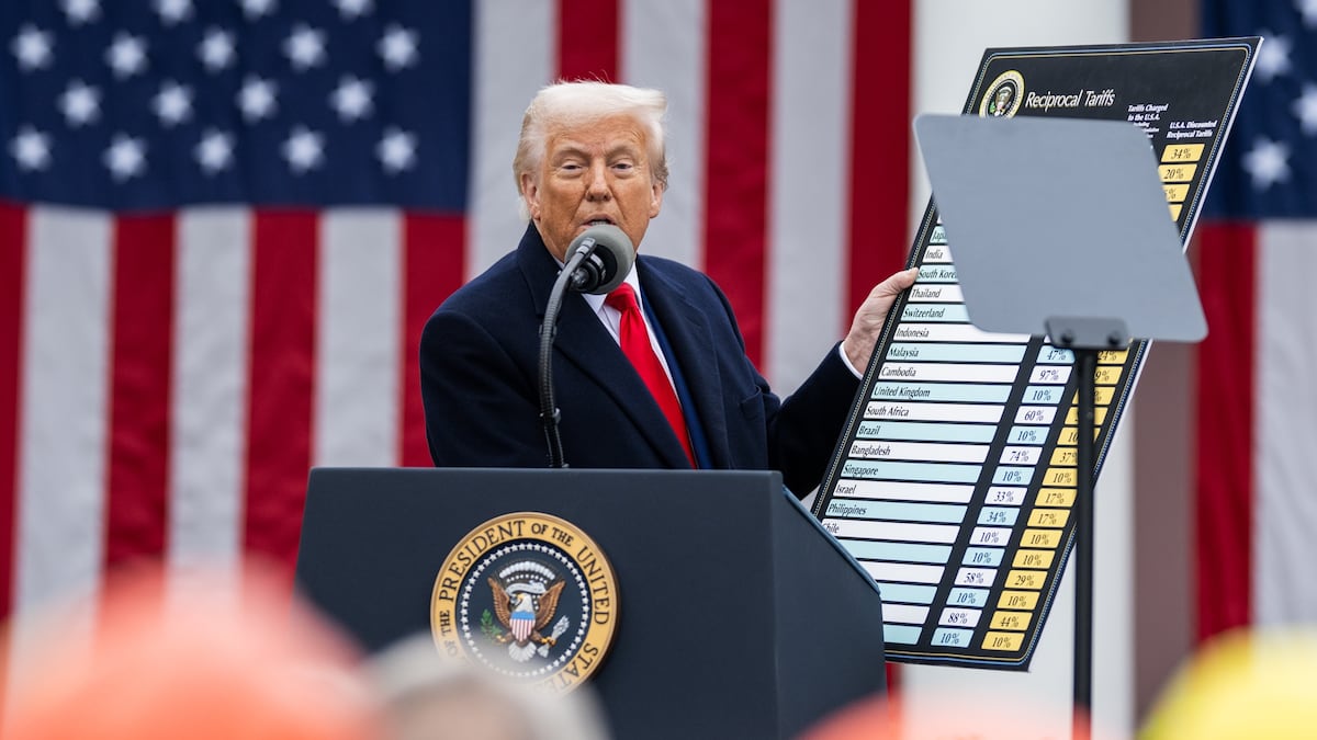Trump impõe tarifa de 35% sobre importações do Canadá e intensifica guerra comercial