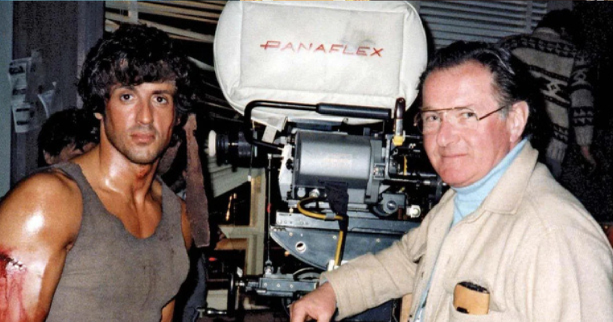 Ted Kotcheff, diretor de clássicos como Rambo e Um Morto Muito Louco, morre aos 94 anos