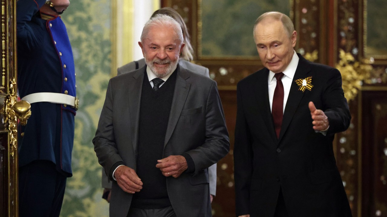Putin e Lula discutem Brics e negociações de paz na Ucrânia por telefone