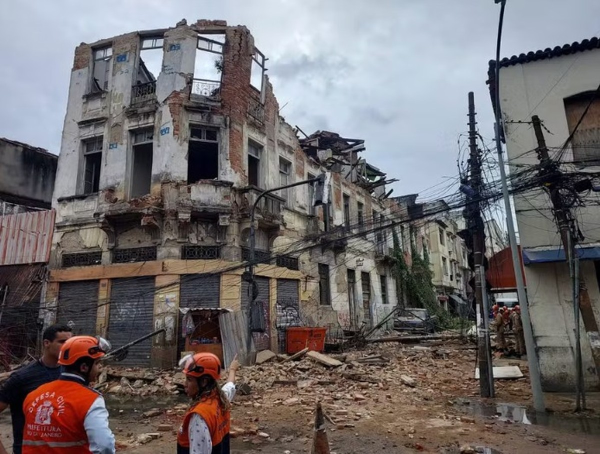 Casarão desabou na rua Senador Pompeu, no Centro, em março (Foto: Domingos Peixoto)
