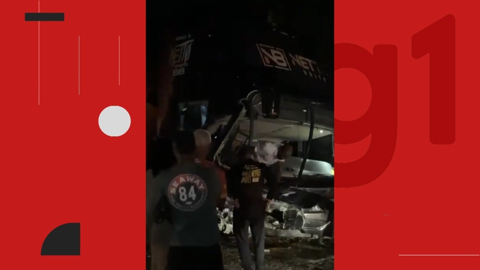 Tragédia na Bahia: acidente com ônibus de banda deixa três mortos e feridos