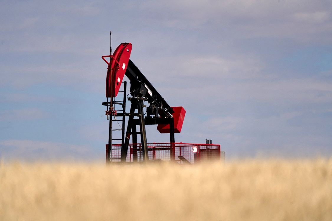 Petróleo despenca 3% com dados fracos dos EUA e aumento da produção da Opep+