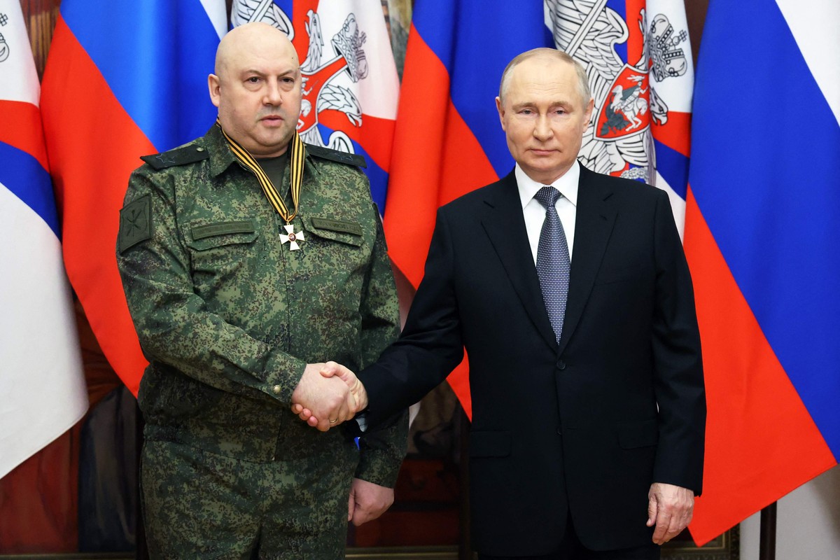 Rússia apura desvio de verbas em regiões fronteiriças com a Ucrânia para defesas