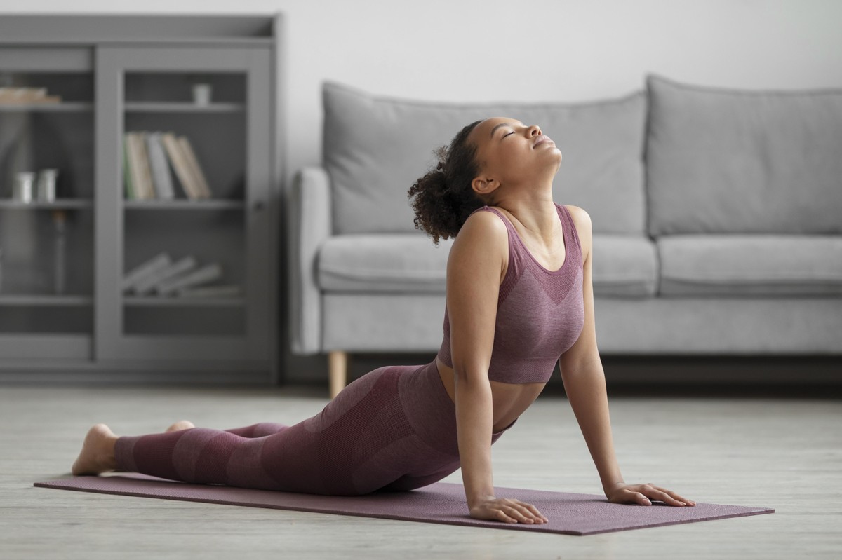 Yoga pode ajudar a tratar 5 doenças, revela especialista em saúde e bem-estar