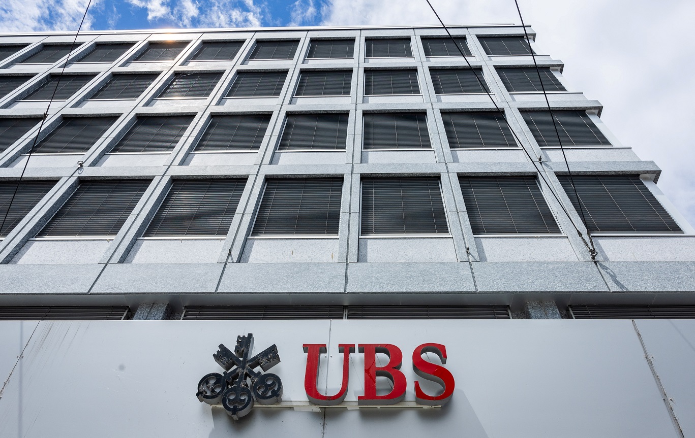 Agência do UBS em Lucerna, na Suíça (Foto: REUTERS/Denis Balibouse)